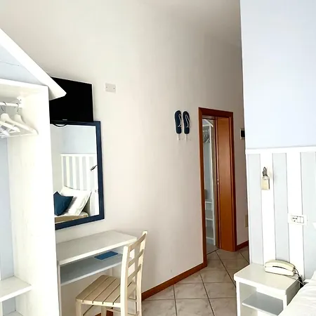 Отель Acquario Римини